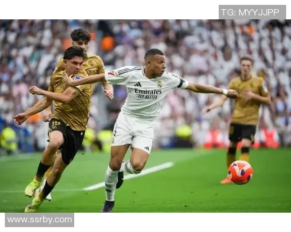 九大足球巨星精彩瞬间合集 展现球场巅峰风采与个人魅力