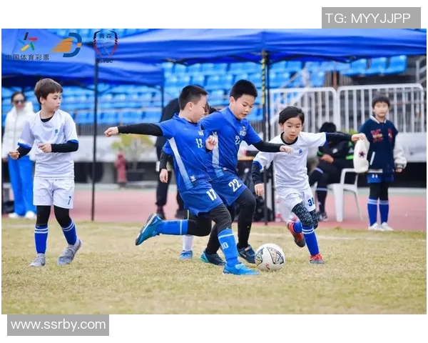 爱上足球迷的球星有哪些他们与粉丝之间的特别故事和感人瞬间