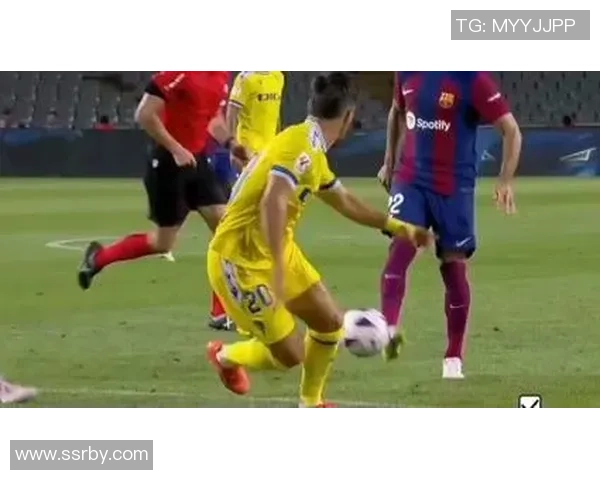 矮个球星如何在足球赛场以速度与智慧逆袭高大对手