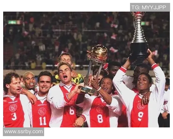 足球场上的十七号传奇球星盘点：他们如何书写各自辉煌篇章